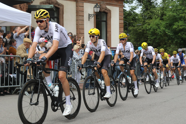 府中×ロードレース】TEAM Sky デザインのスカイカラーとホワイト（黒