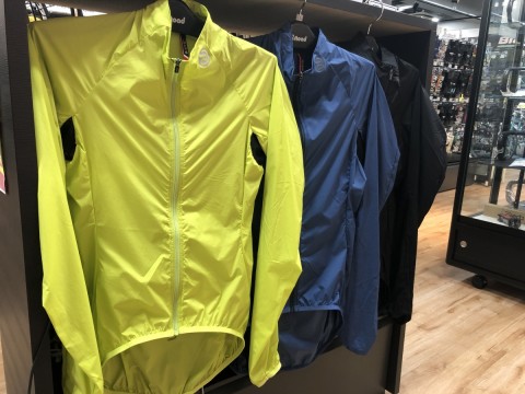 ゲミニα ストレッチライト ウィンドブレーカー