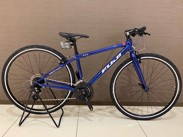 【FUJI】鮮やかなブルーのクロスバイク。太目タイヤで安心！ | 広島で自転車をお探しならY's Road フジグラン広島店