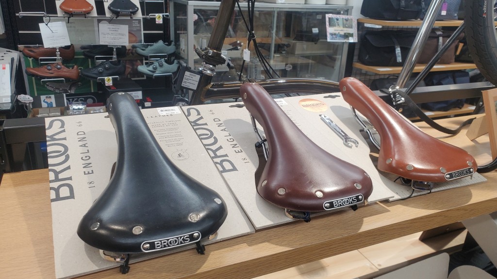 BROOKS(ブルックス) レザーサドル サイドを大きくカットした伝統のスポーツモデル B15 SWALLOW CHROME HONEY 日 -  pm.ssp.ma.gov.br