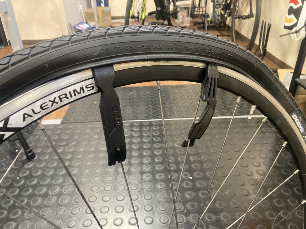 実はパンク修理、タイヤチューブ交換は簡単なんです。 | 京都でスポーツ自転車をお探しならY's Road 京都店