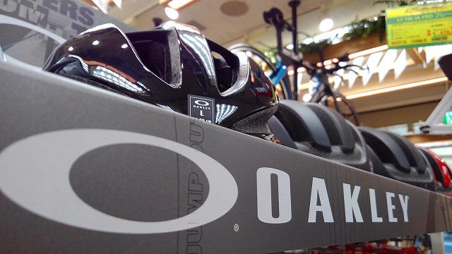 Oakley かっこいいヘルメットあります Aro3 Aro5 Y S Road お茶の水店エアロロード トライアスロン館