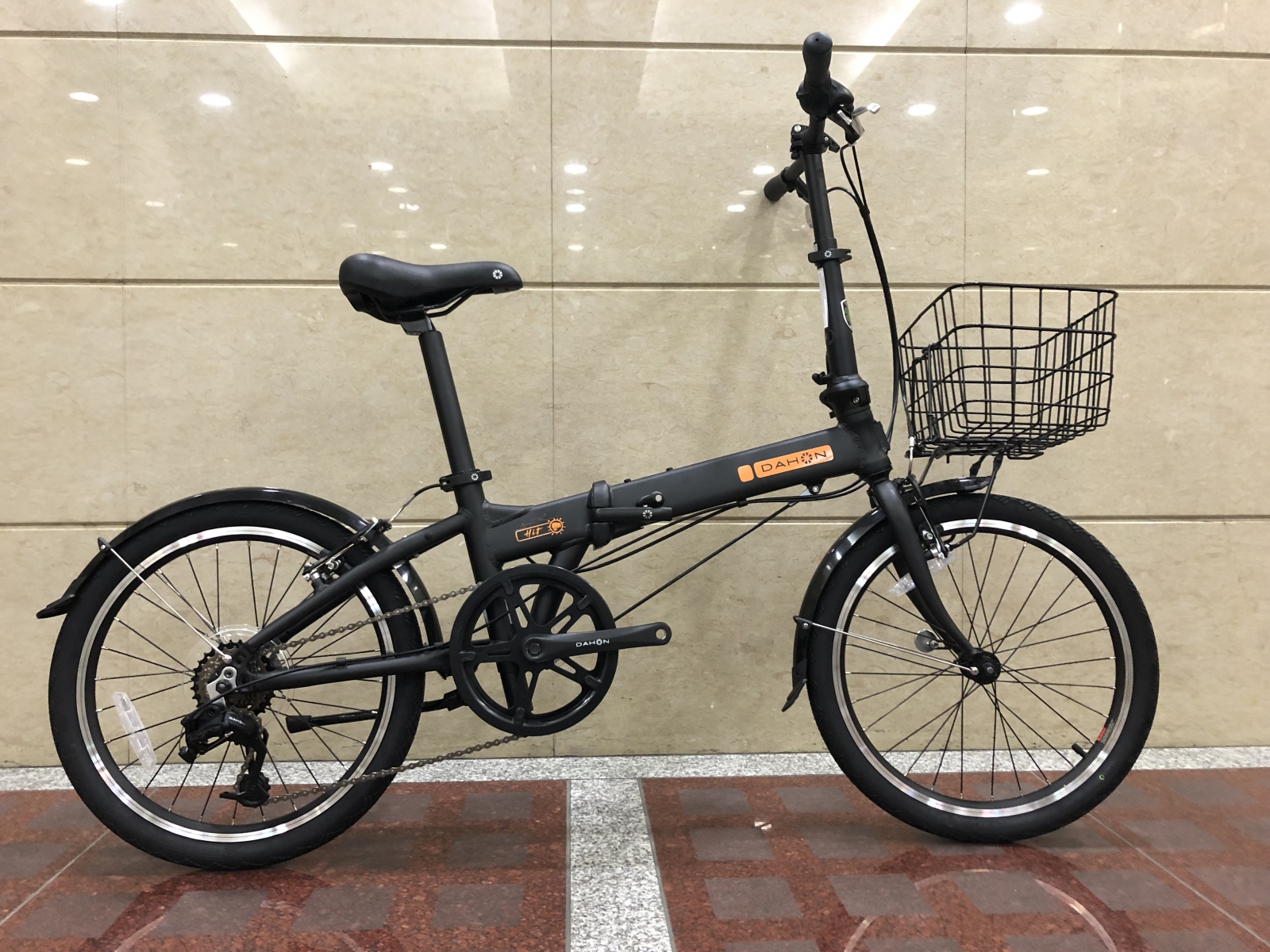 DAHON】ちょっとしたお出かけに最適！カゴが付いている折り畳み自転車