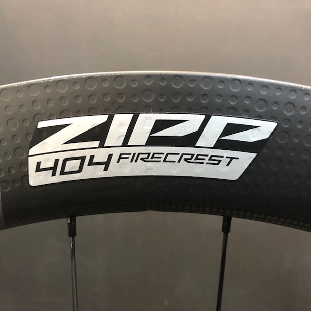 受注可新品未使用　ZIPP 404FC FIRECREST ファイアークレスト カーボン チューブラー シマノ11S 後輪のみ　黒ロゴ 27インチ、700C