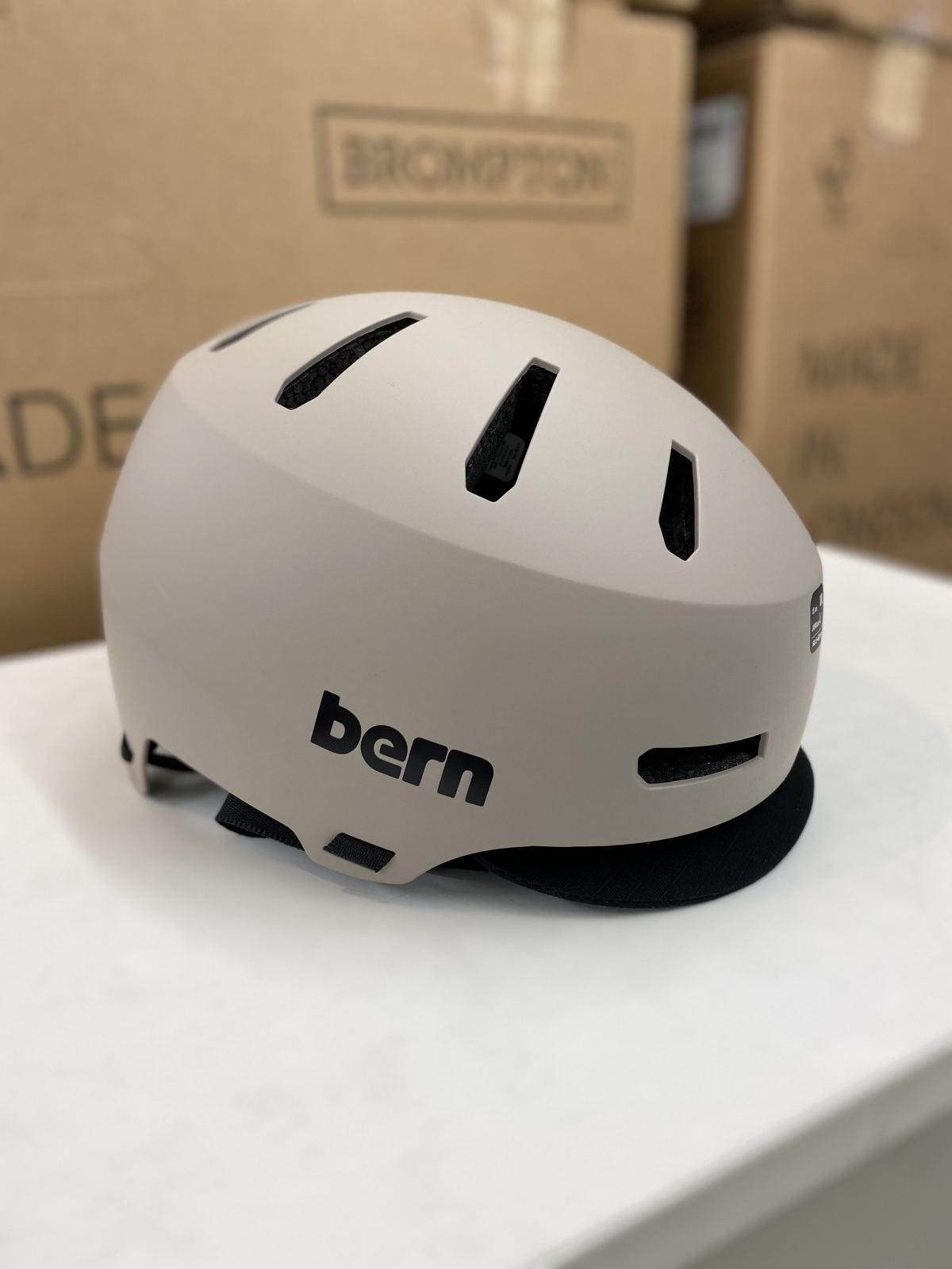 PICK UP】BERN MACONVISOR2.0 新生活 自転車通勤・通学におすすめ