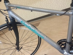 すごく軽い！10万円以下で買える、8kg台のクロスバイク | 新宿で自転車をお探しならY's Road 新宿クロスバイク館