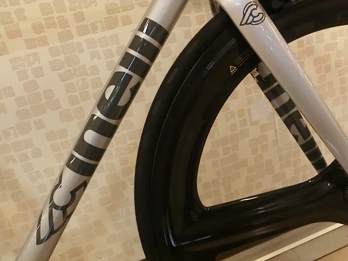 Cinelli×3バトンカーボンホイール】こんな組合せ素敵です♪ | 新宿で