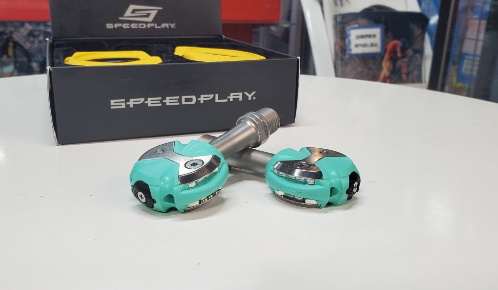 SPEEDPLAY】旧型チェレステカラーあります！！ | 新宿でスポーツ