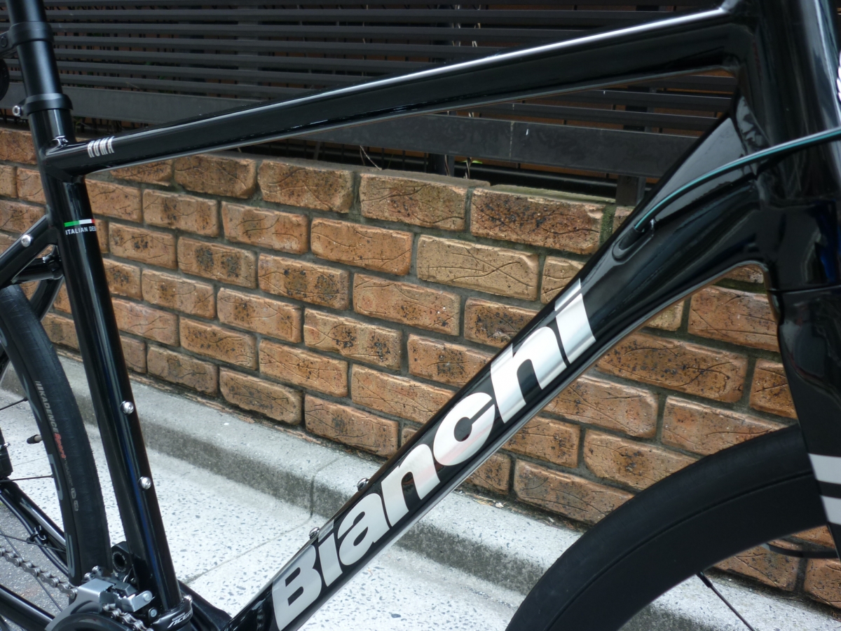 BIANCHI】1550gのホイールを装備したハイクラスなクロスバイク「ROMA2 