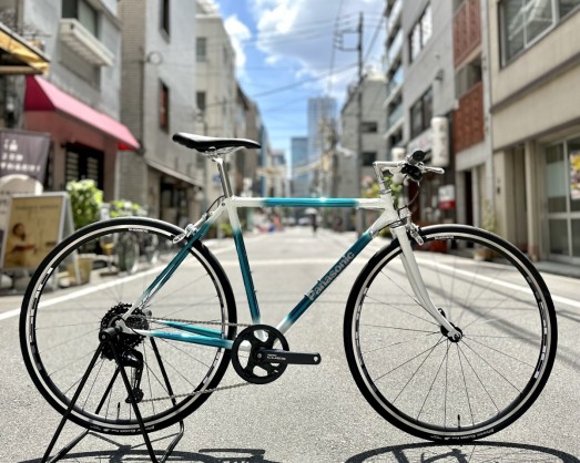 【アサゾー限定完成車！】この夏にぴったり！美しいブルーカラーが特徴的なクロモリバイクです！【PANASONIC POS】 | 上野、御徒町で自転車をお探しならY's Road 上野アサゾー店