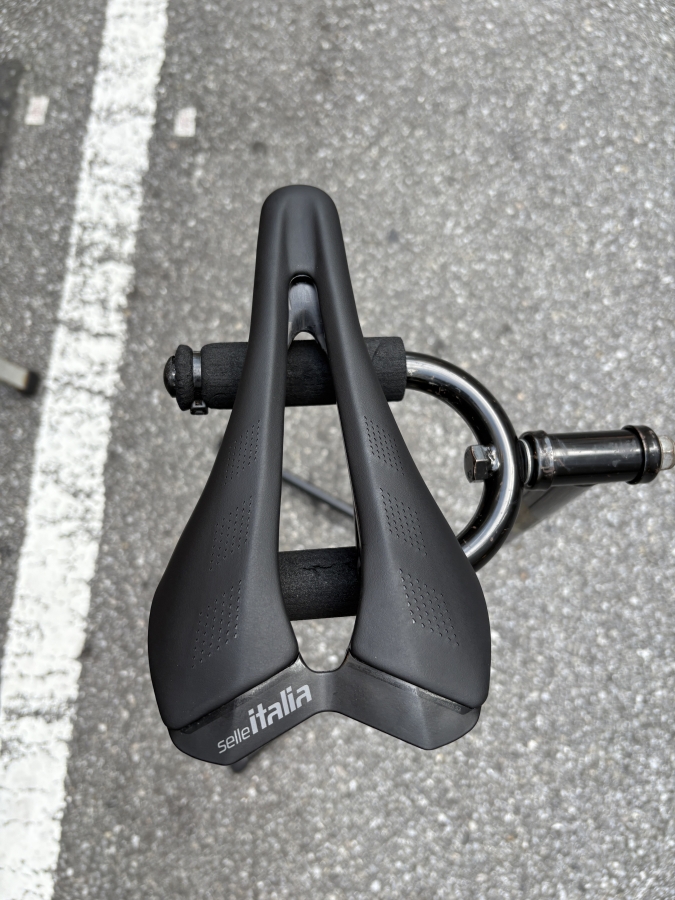 Selle Italia ブラックサドル シートポスト付き　競輪 セライタリアが競輪対応規格NJS対応サドルを発売！ | Bicycle Club