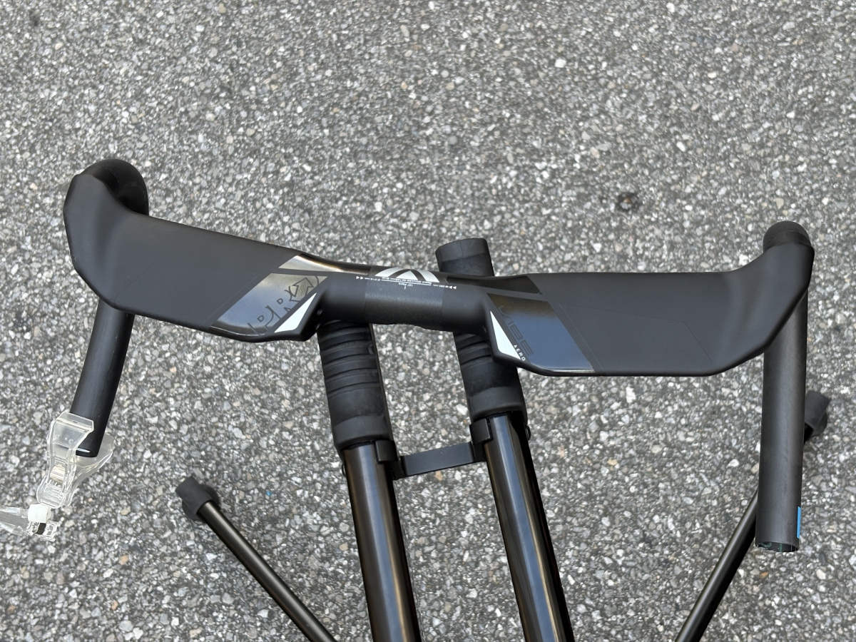 aeso カーボンエアロハンドル 極太VIBE エアロカーボンハンドルバー在庫あり！究極のエアロを