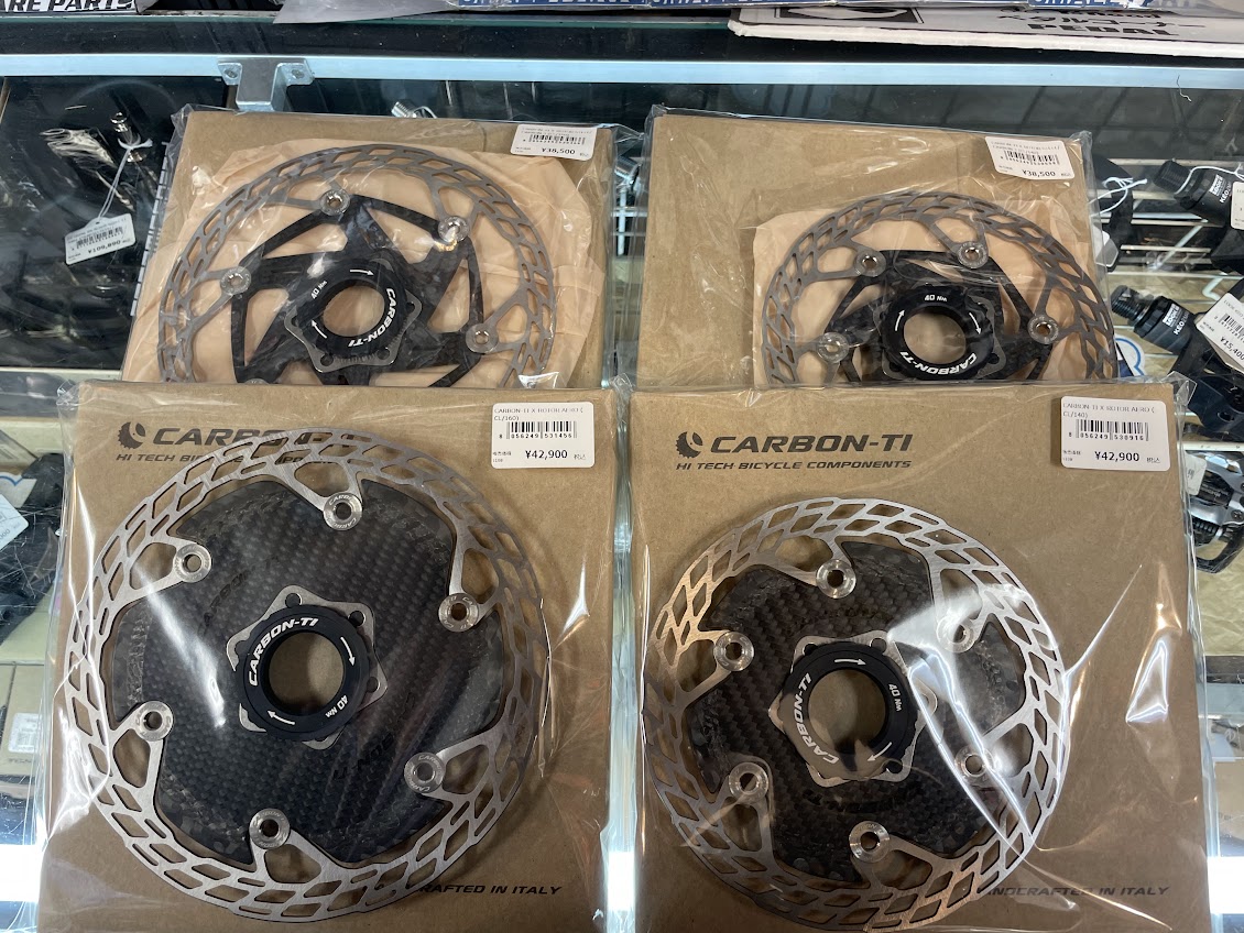 カーボンボディのディスクローター！CARBON-TIアサゾーにあります