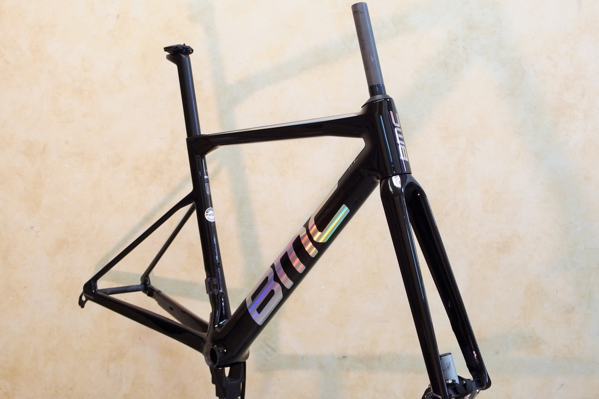 BMC入荷速報‼】プリズムラインが美しい『BMC 2023 Teammachine SLR FRS