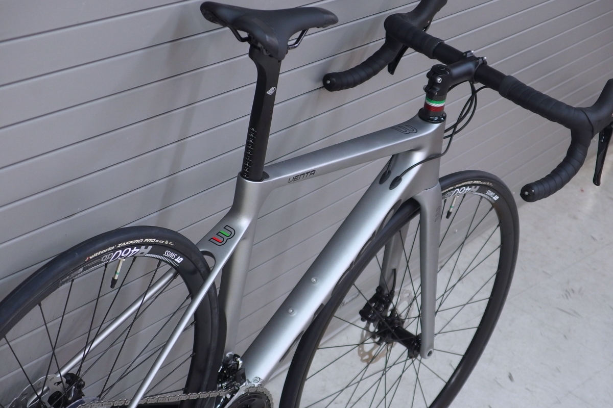 特価カーボンロード】高品質なイタリアンフレームを『12速×油圧