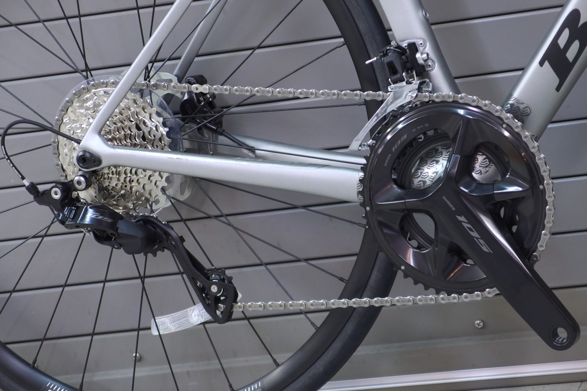 特価カーボンロード】高品質なイタリアンフレームを『12速×油圧