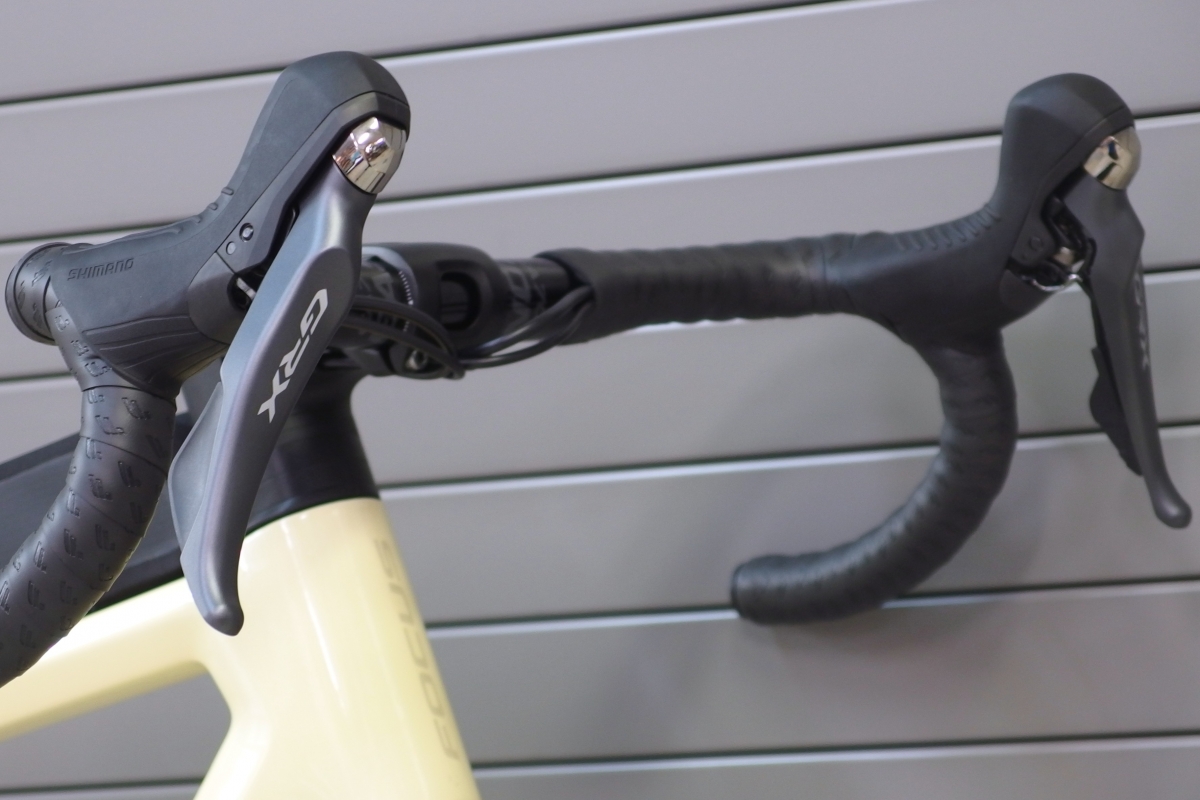 特価カーボングラベル】『11速GRX搭載』なので半額です。拡張性