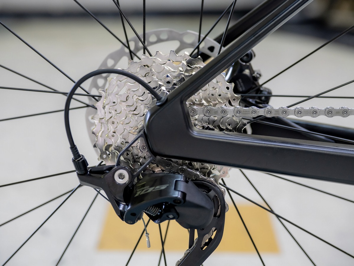 ダイレクトマウントハンガーと非貫通スルーアクスル