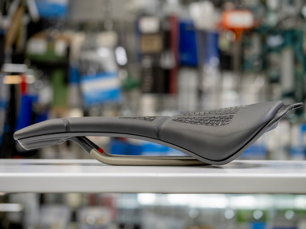 PROLOGO SCRATCH M5 PAS CPC 側面