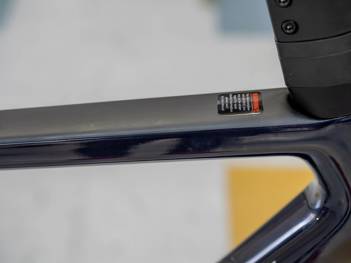 トップチューブ上面マットカラー