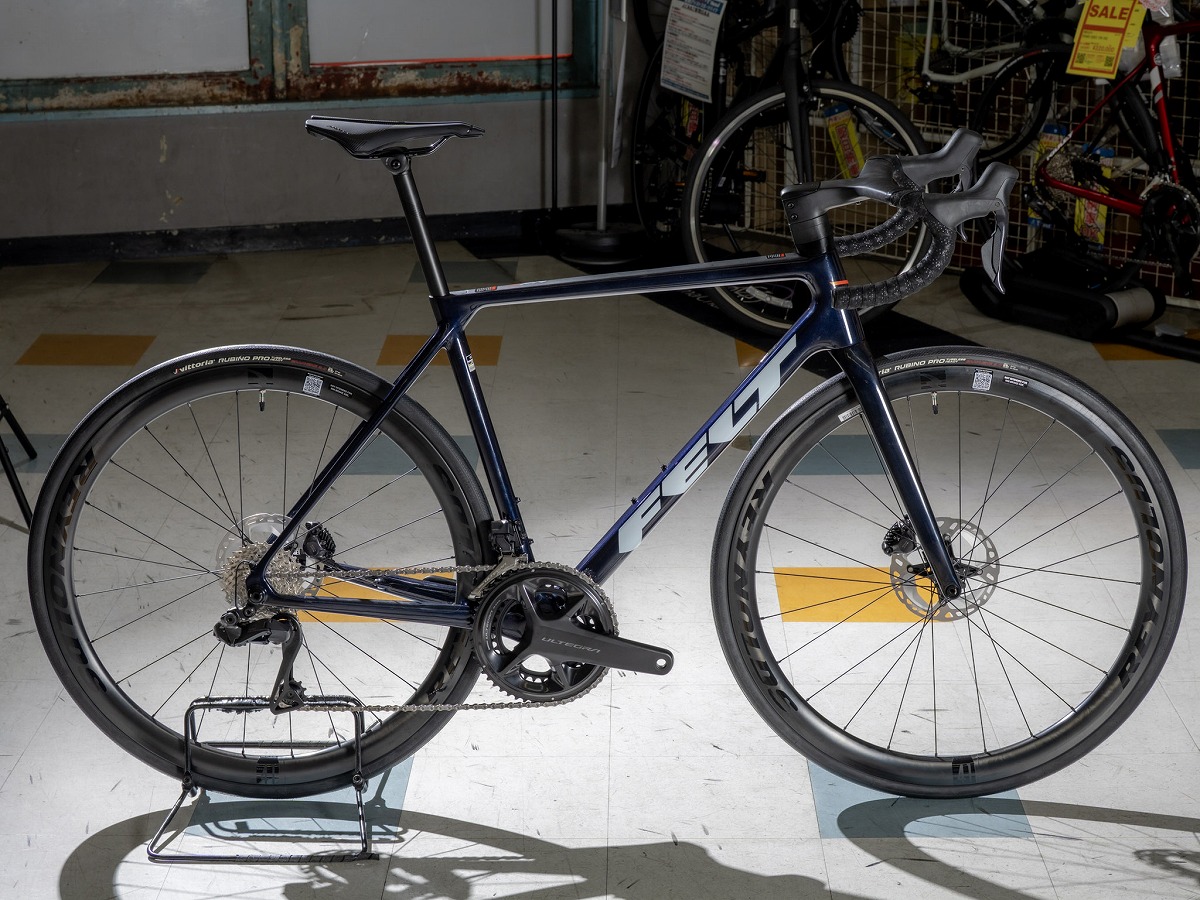 FELT FR 4.0 ADV ULT Di2 NVY SKYカラー