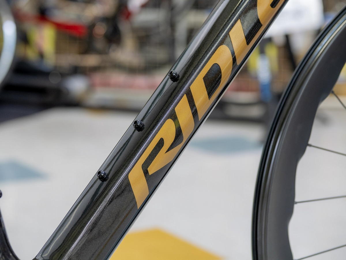 1ボトル可能トリプルアイレット