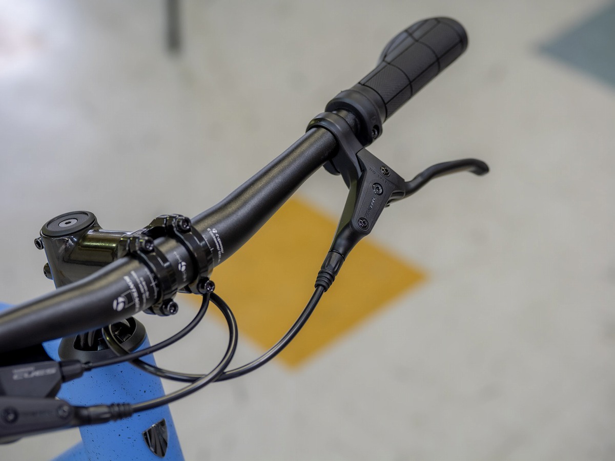 ハンドル左側にブレーキレバーのみ