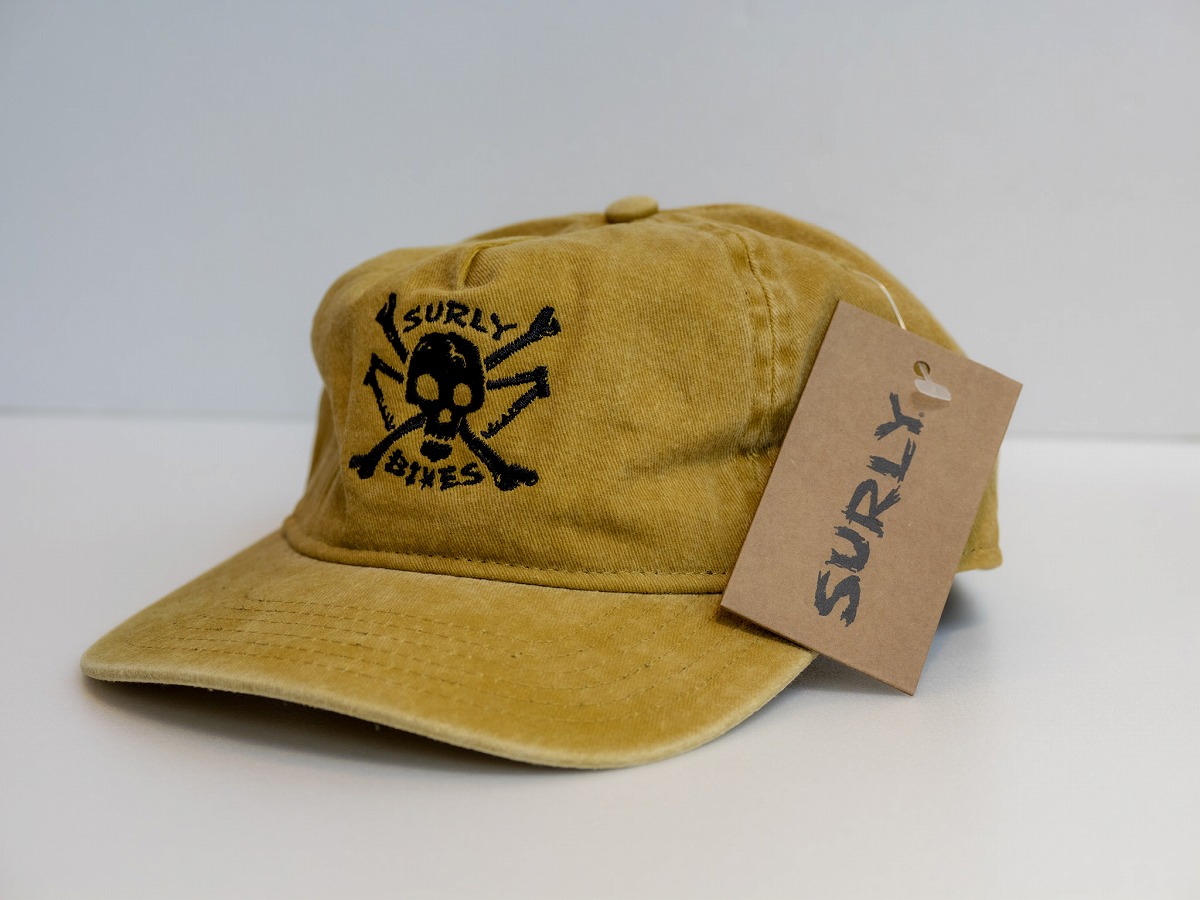 SURLY SKULLET STRAP BLACK HAT