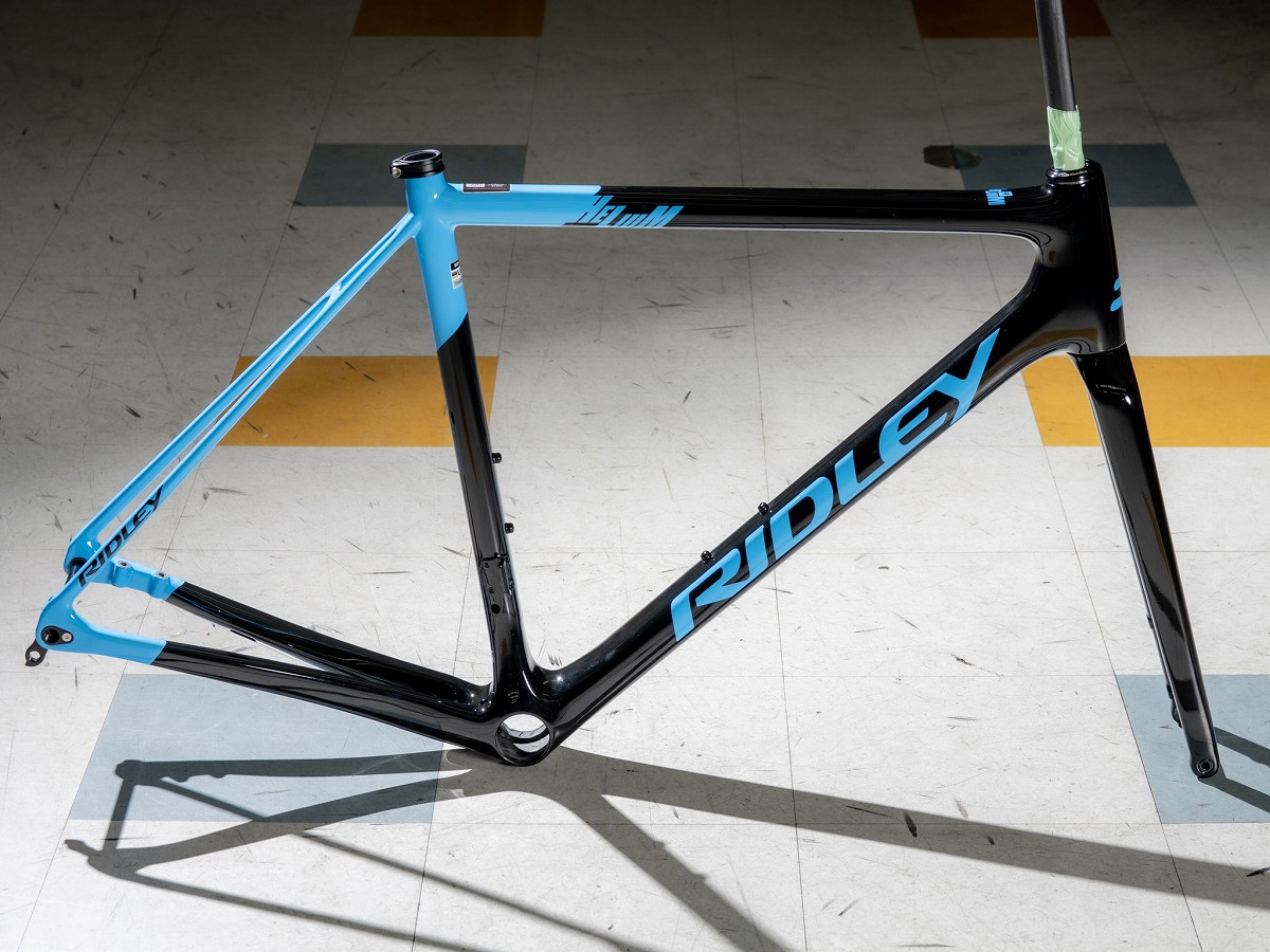 RIDLEY HELIUM DISC BELGIAN BLUカラー