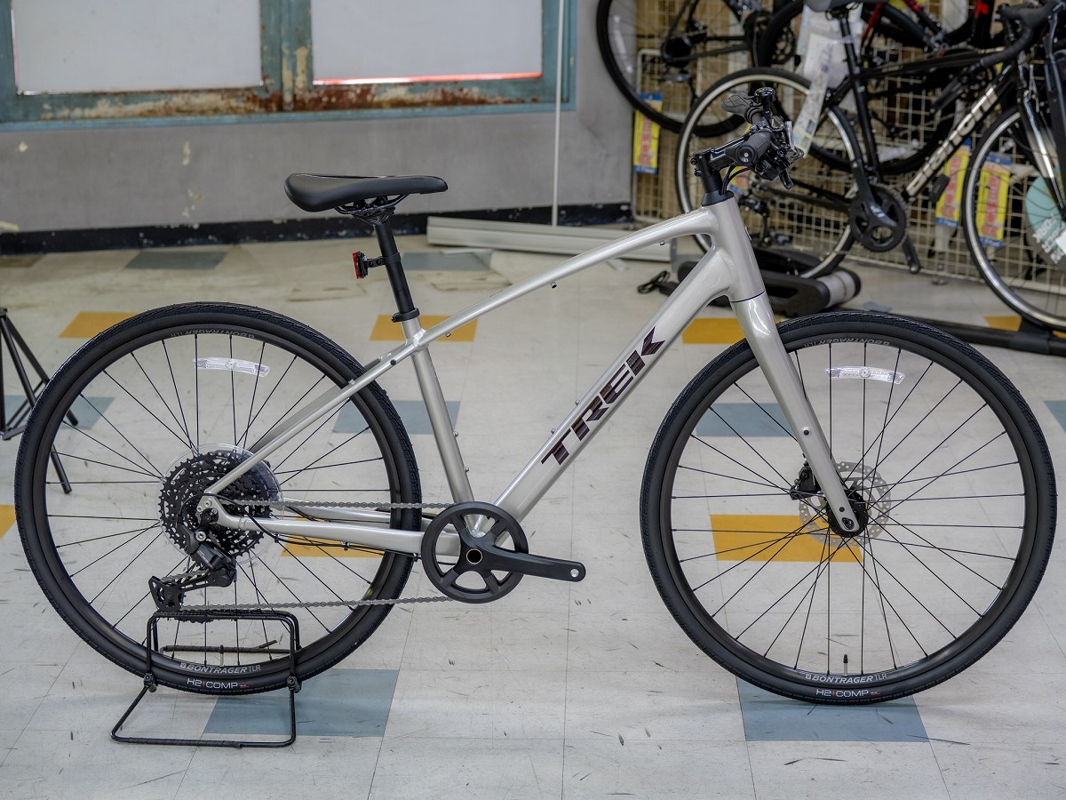 TREK FX3 LUNAR SILカラー