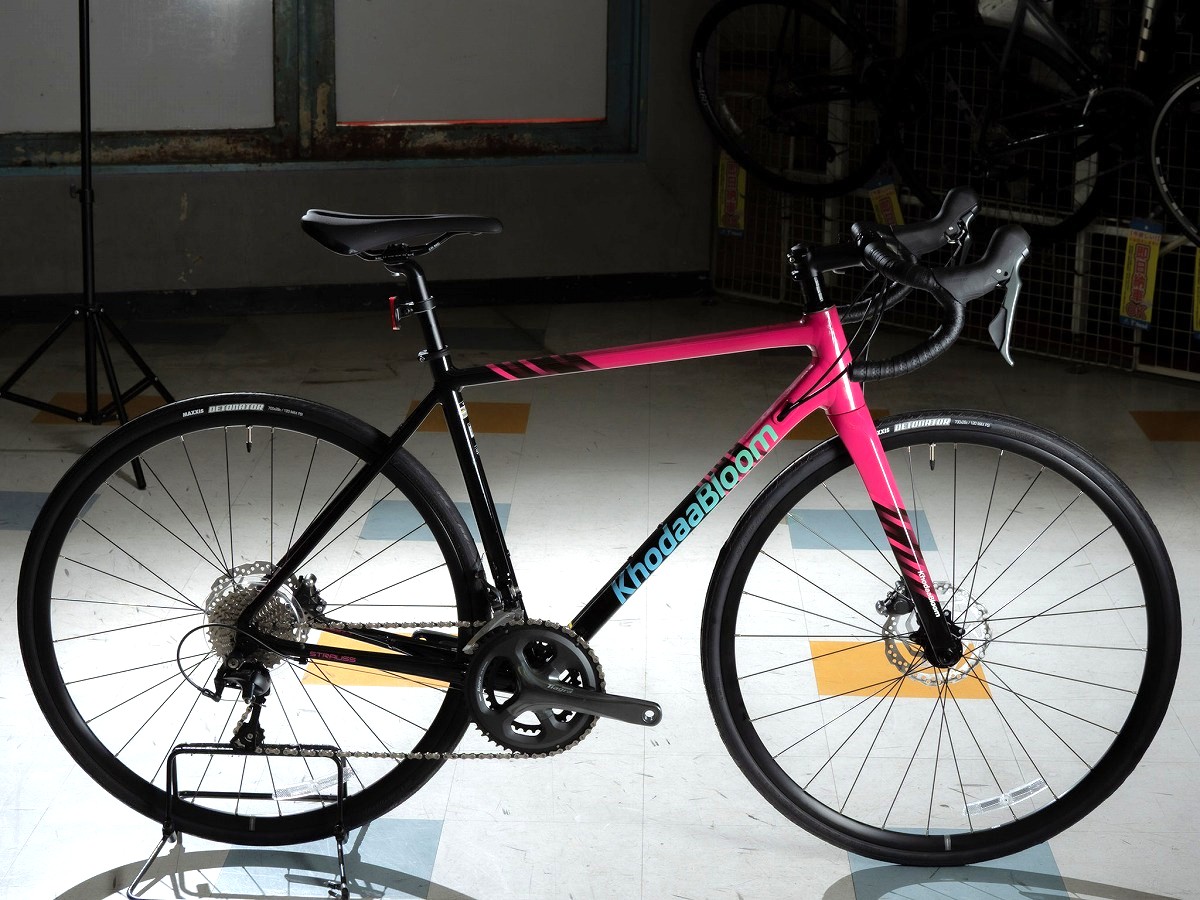 KHODAABLOOM STRAUSS RACE TIAGRA BLK/PNKカラー