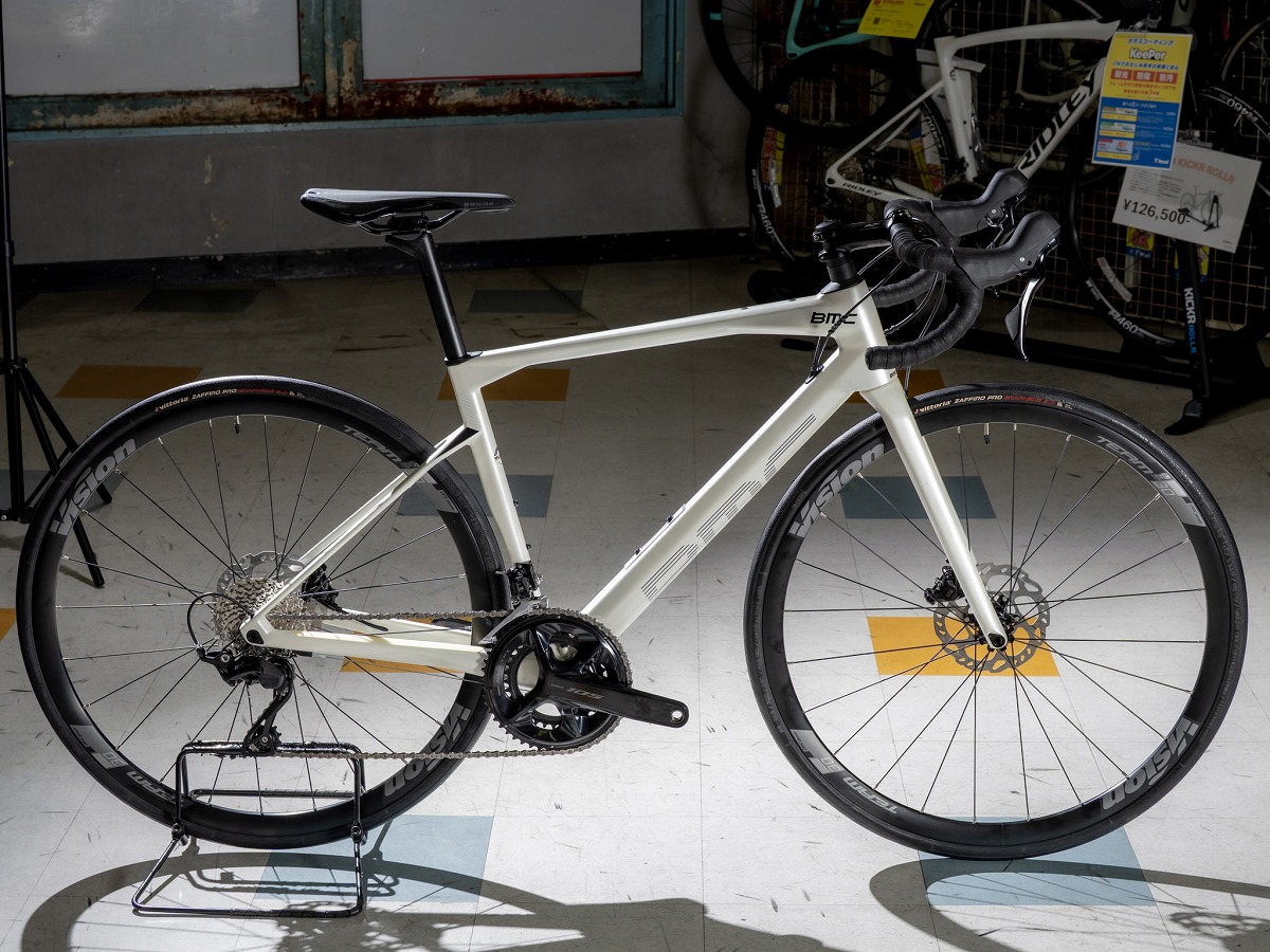 BCM ROADMACHINE WHT/BLKカラー