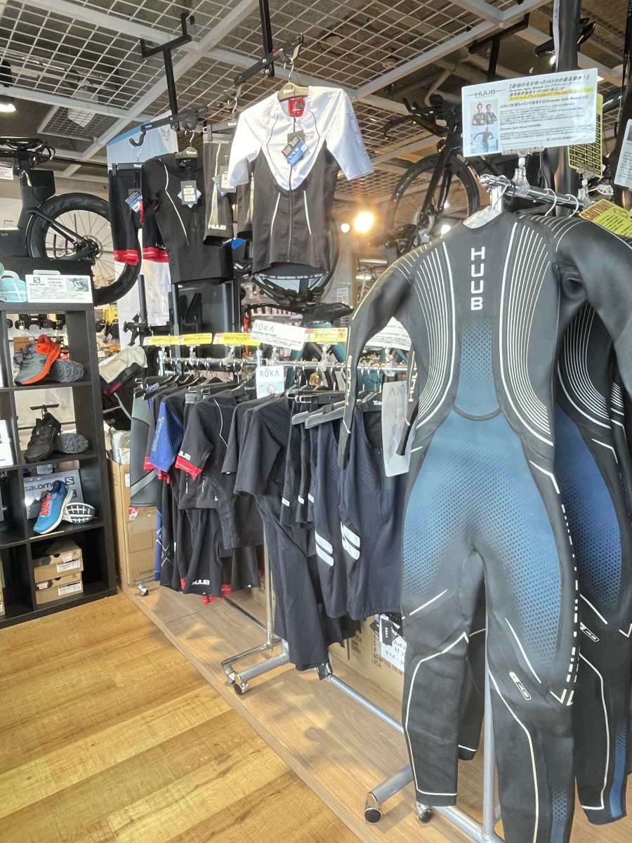 なんと50%OFF!!!!!!】遂にラスト1着!!!HUUBの高品質トライスーツ