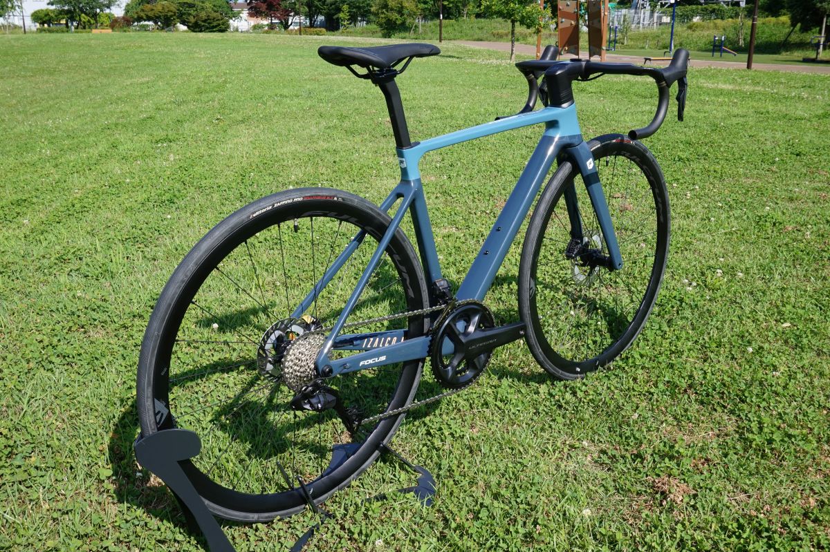 世代を重ね洗練された軽量エアロロード、FOCUS IZALCO MAX 9