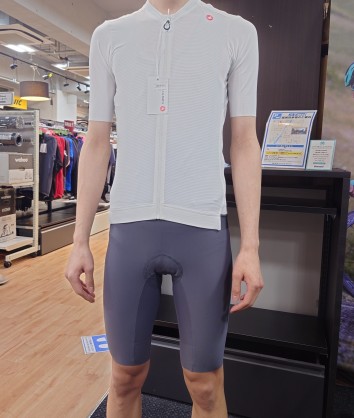 【スタッフのお買い物】コーディネートの幅が広がるカステリのカラービブ！ | 九州で自転車をお探しならY's Road福岡天神店