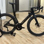 【SCOTT FOIL RC20】星空のような魅惑のペイントの車体が入荷しました！ | 九州で自転車をお探しならY's Road福岡天神店
