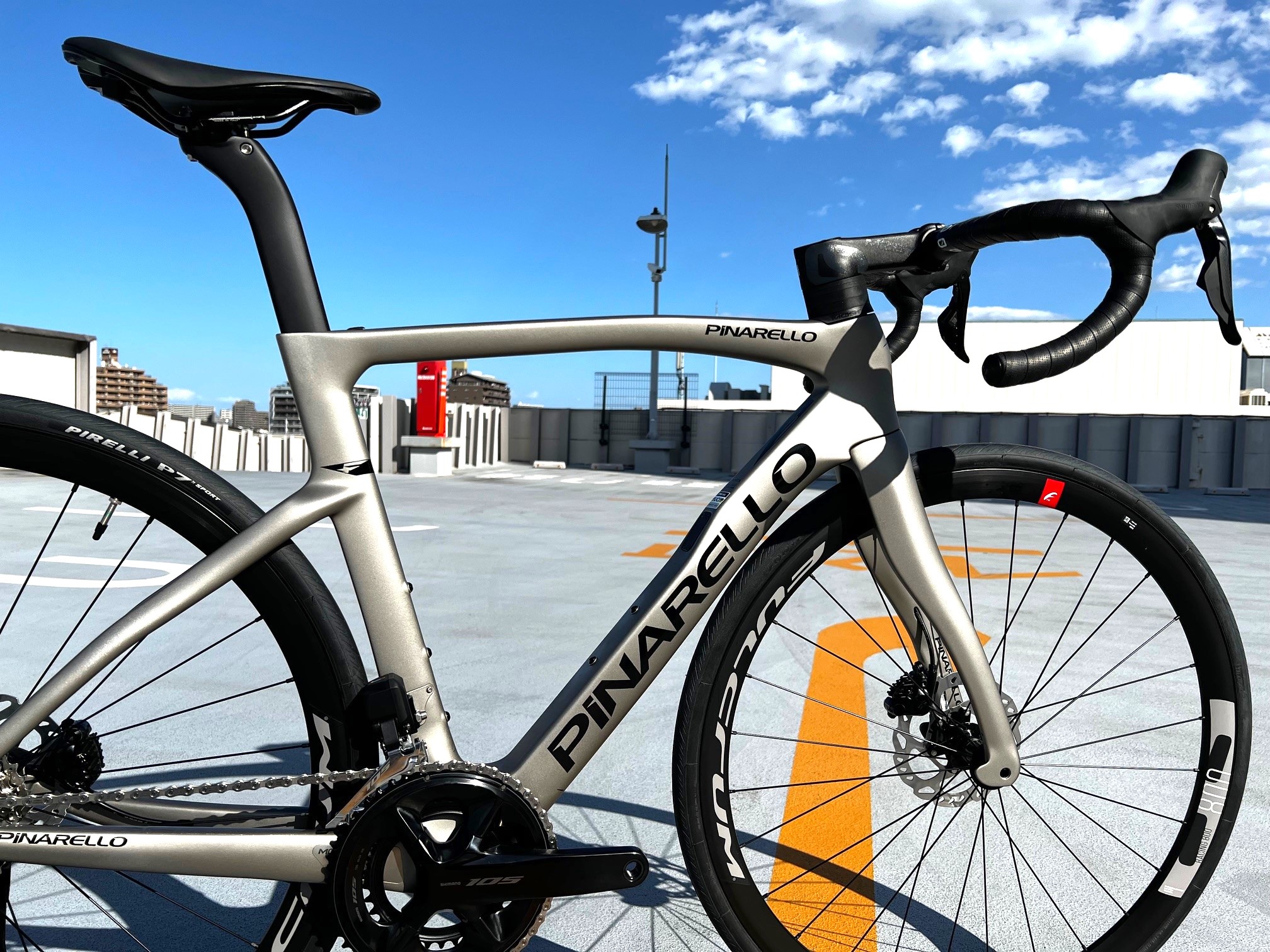 【船橋×ロードバイク】左右非対称構造でバランスが良いミドルレンジ「PINARELLO F5」在庫あります！試乗車も常設 | 船橋で自転車をお探しならY's Road 船橋店