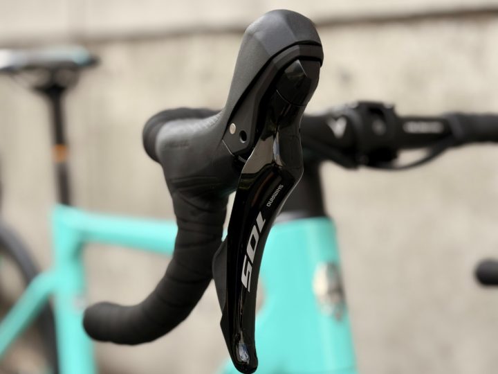 Bianchi ロードバイク カーボンフレーム Shimano 105 BIANCHI】カーボンフレーム×105で30万円アンダー「SPRINT DISC