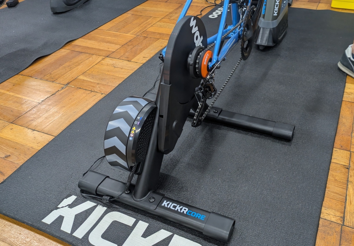 shiinWahoo KICKR CORE スプロケット付スマートローラー 数量限定】KICKR CORE購入で、Shimano11速対応ｽﾌﾟﾛｹｯﾄ付が選べ