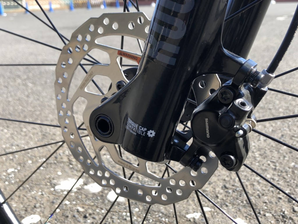 ブレーキはSHIMANO MT200