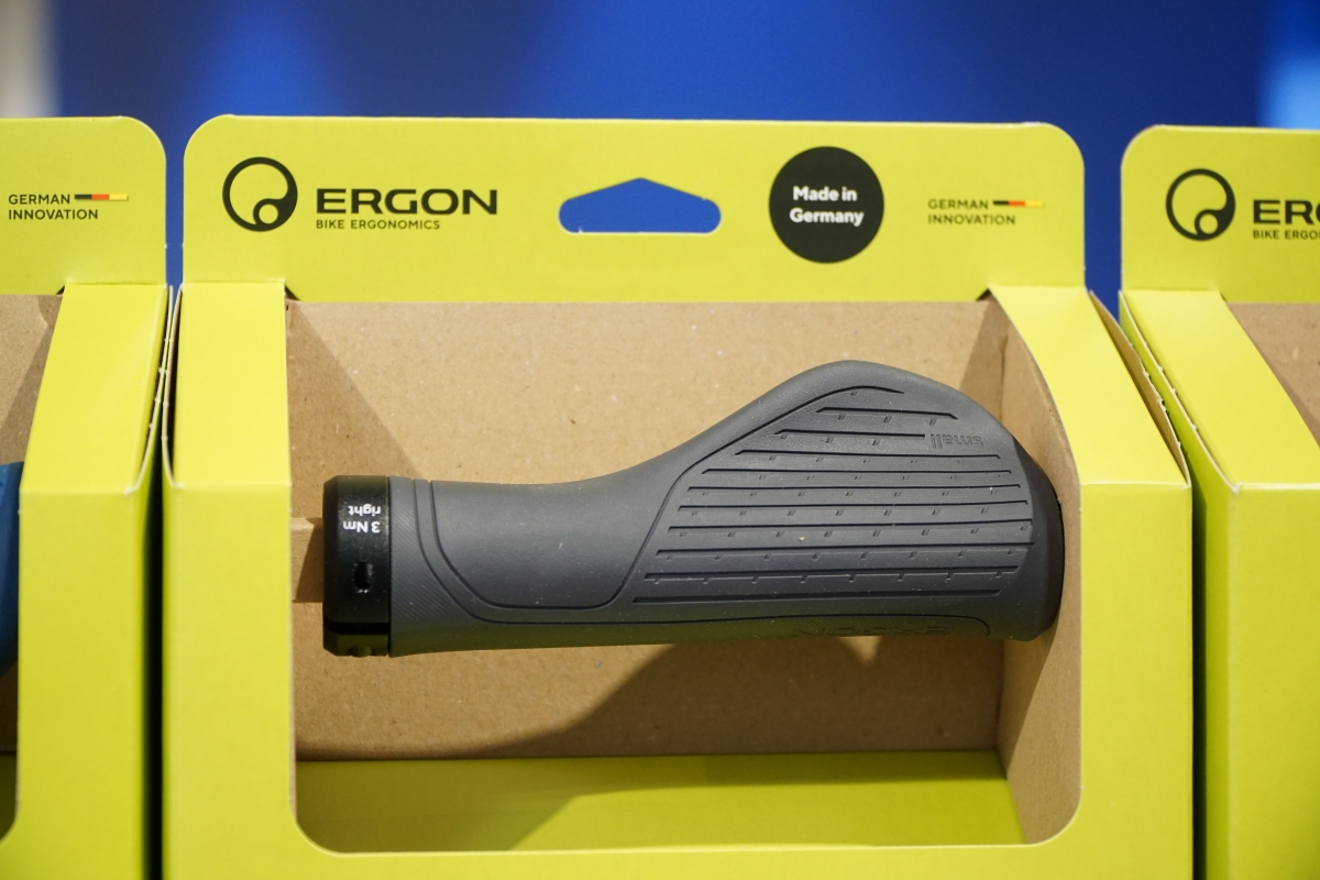 ERGON GS1 EVO GRIP グリップ交換　クロスバイク　マウンテンバイク　フラットバー