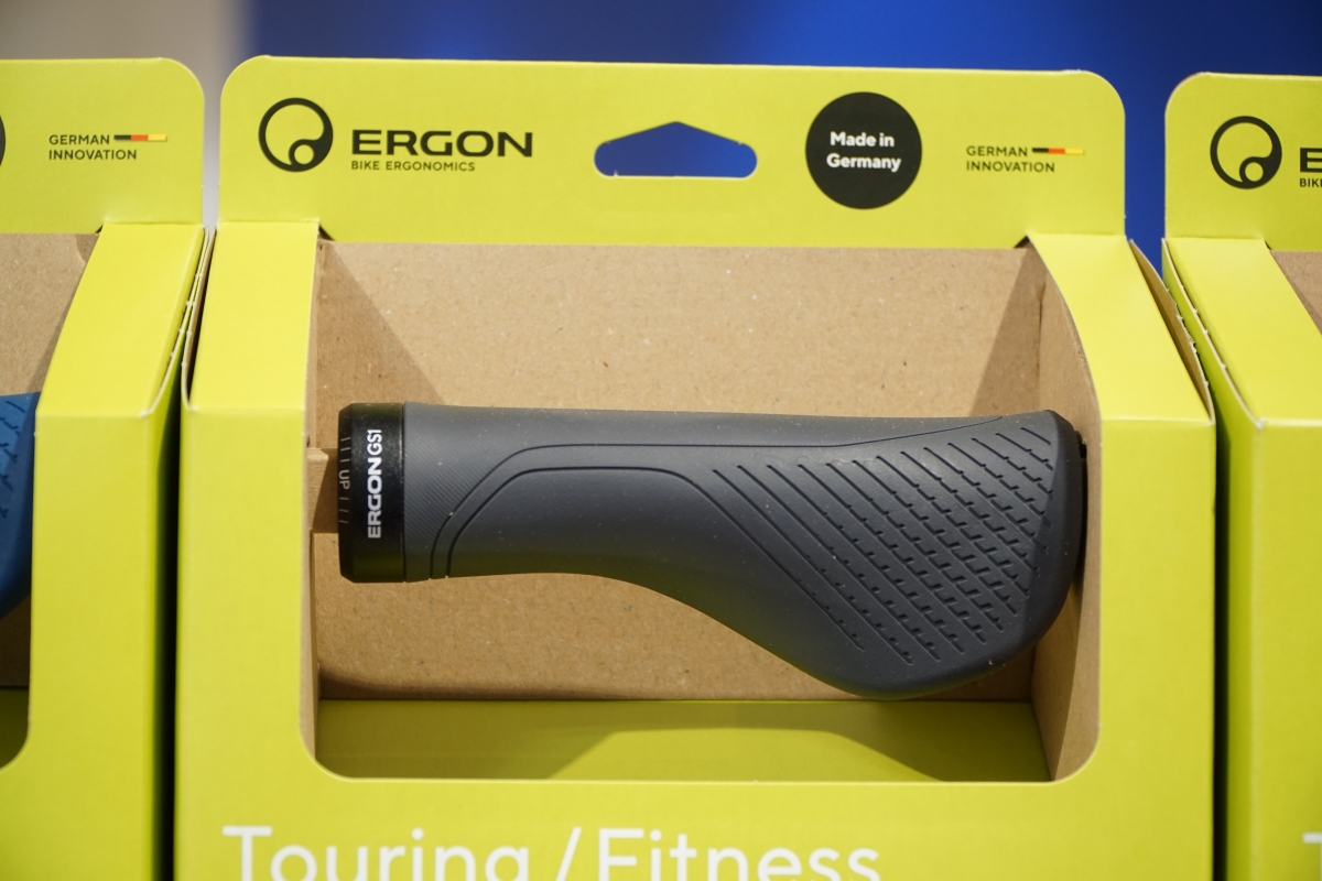 ERGON GS1 EVO GRIP グリップ交換　クロスバイク　マウンテンバイク　フラットバー