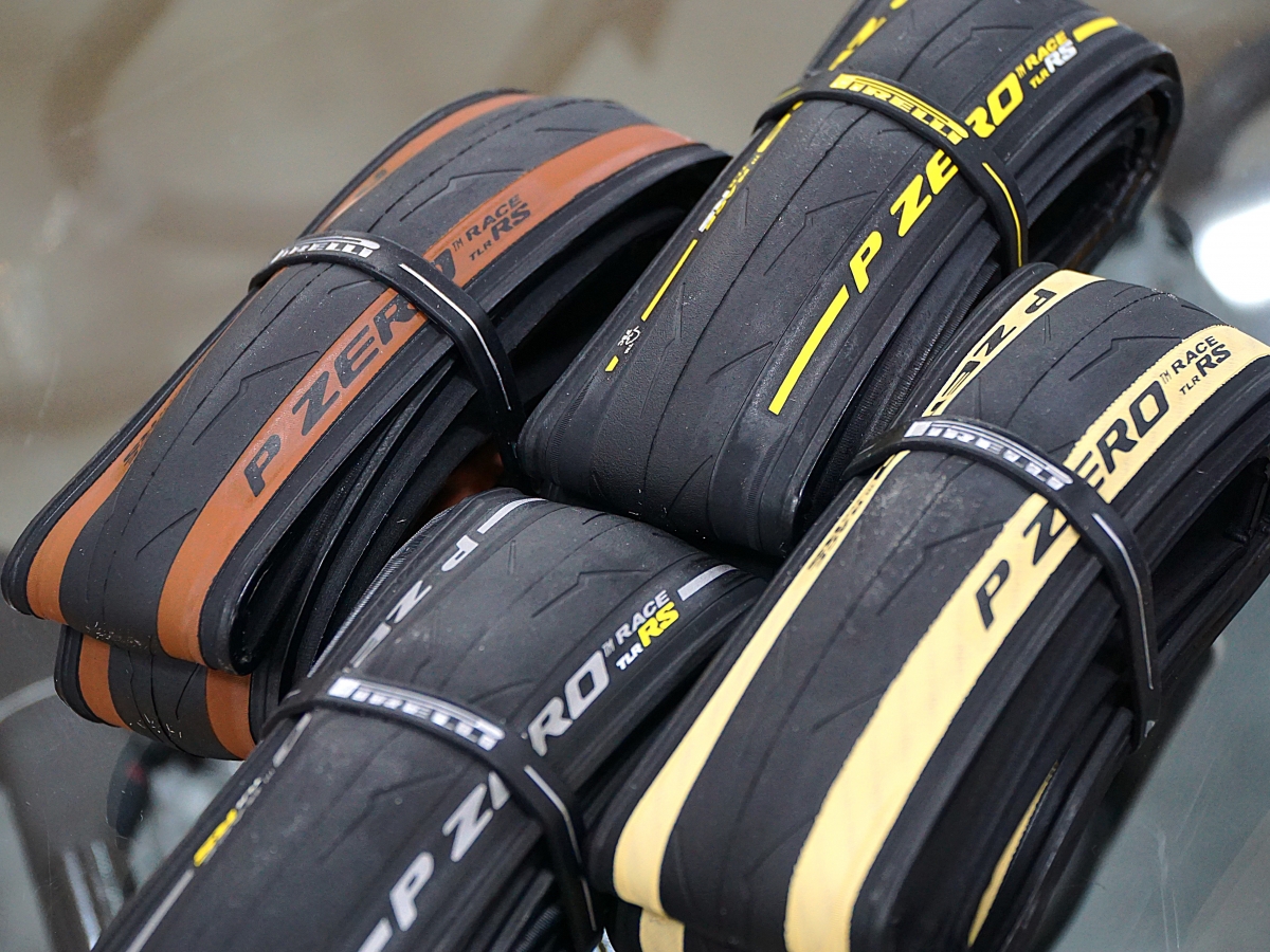 PIRELLI P ZERO RS TLR