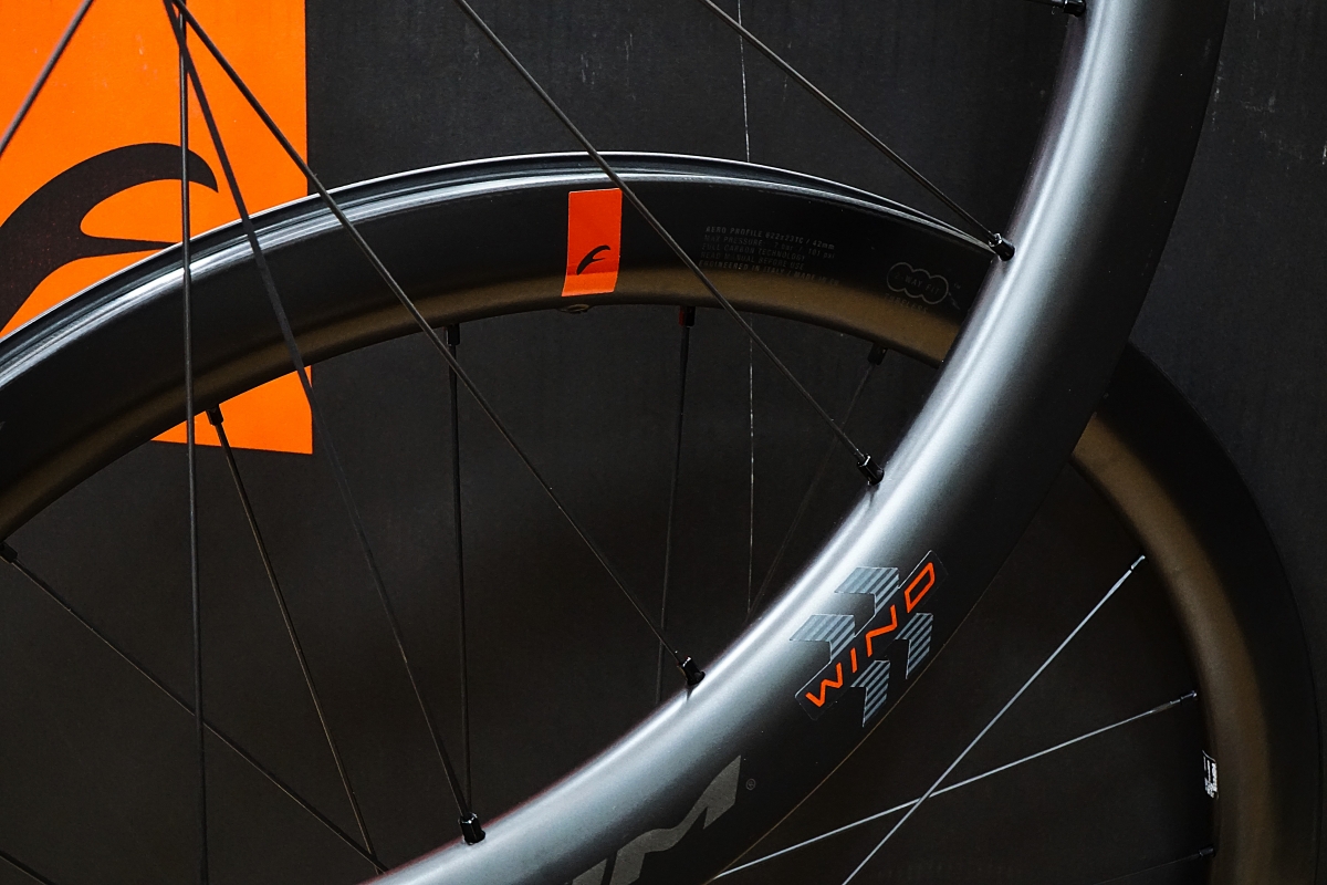 FULCRUM ( フルクラム ) ロードバイク用ホイール(ディスクブレーキ用) WIND 42 ( ウインド 42 ) DISC 2WAY FIT　LIMITED RED　限定カラー　赤