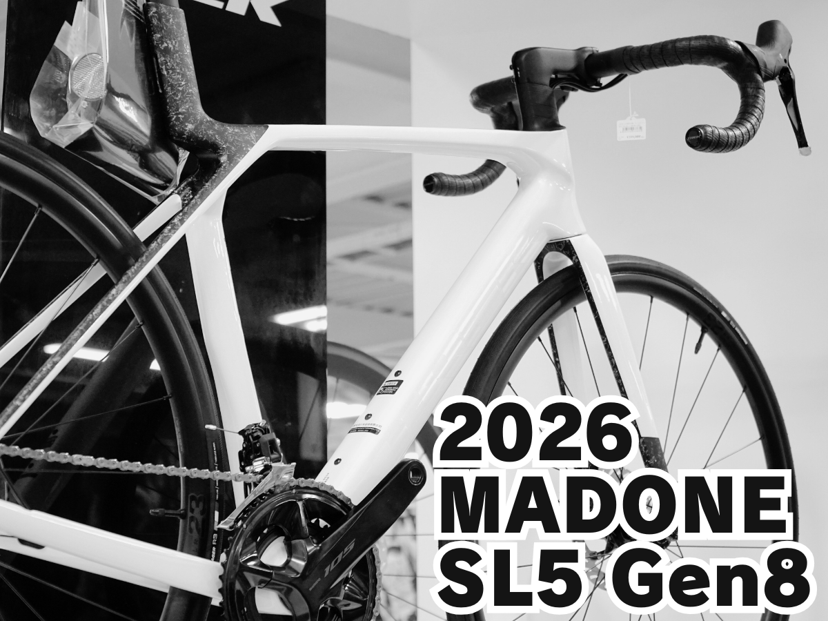 TREK Madone SL5 Gen8　2026　Gloss Crystal White/Matte Deep Smoke