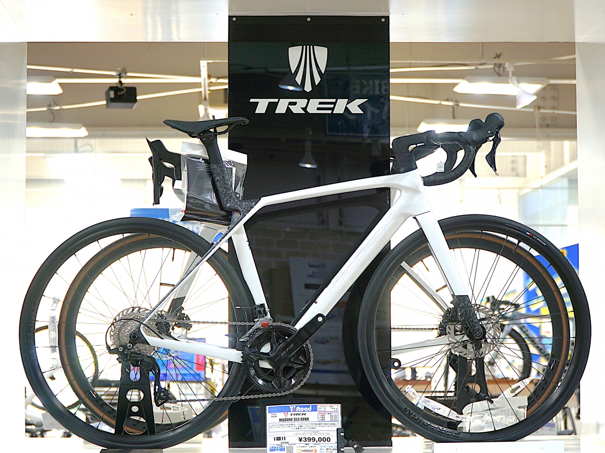 TREK Madone SL5 Gen8　2026　Gloss Crystal White/Matte Deep Smoke