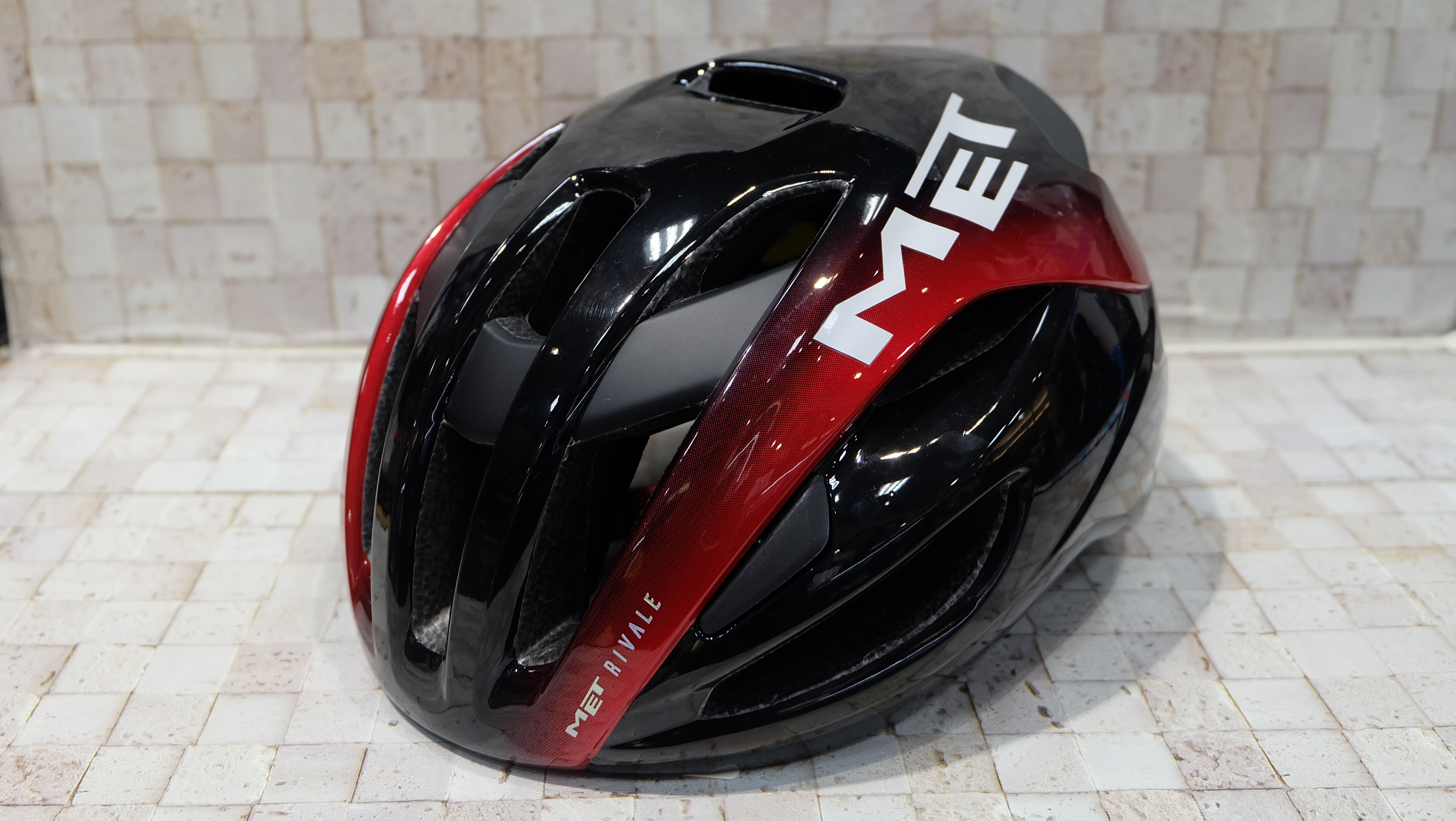 買い替えキャンペーン】大人気のMET RIVALE MIPS！エアロと通気