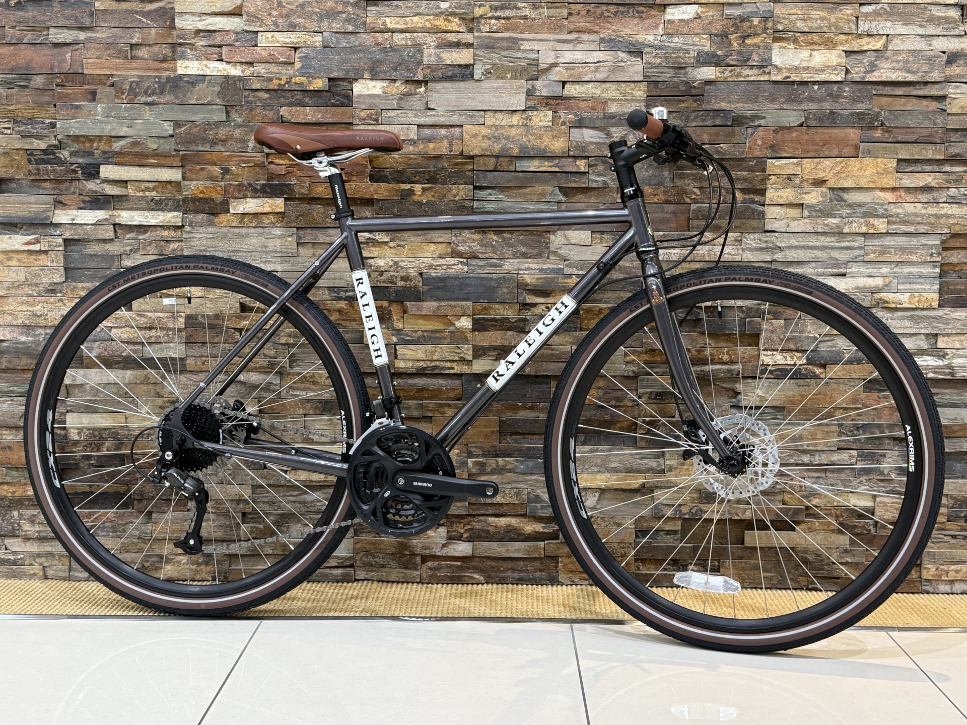 クロスバイクPARIS GUARDIAN【広島】 クロスバイクPARIS GUARDIAN【広島】 - メルカリ