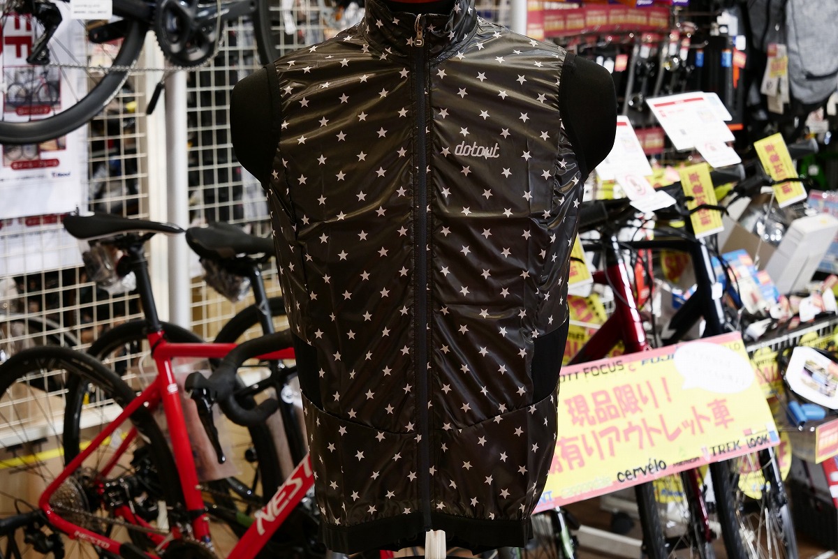 アウトレット】DOTOUTのスタードット柄の「TEMPO VEST」が特価で入荷