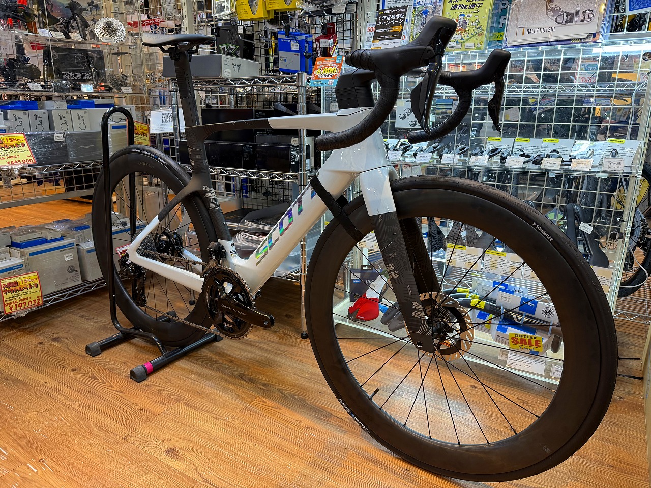 SCOTT】スイスブランドのレーシングエアロモデルの完成車